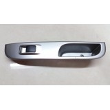 Botão Vidro Dianteiro Direito L200 Triton